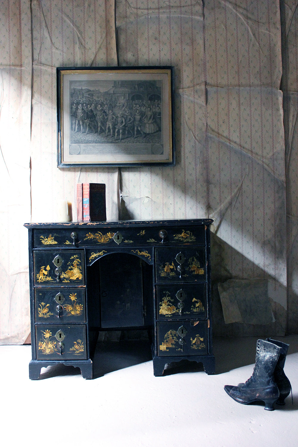 A George III Black Japanned & Chinoiserie Decorated Kneehole Desk c.1790
