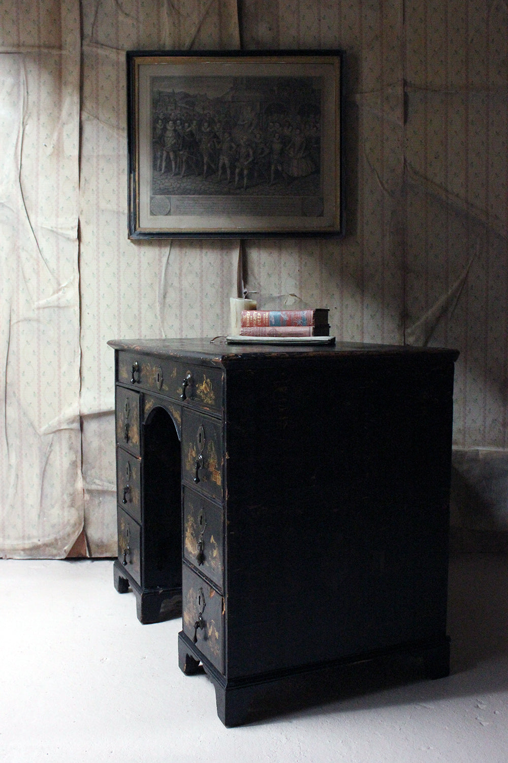 A George III Black Japanned & Chinoiserie Decorated Kneehole Desk c.1790