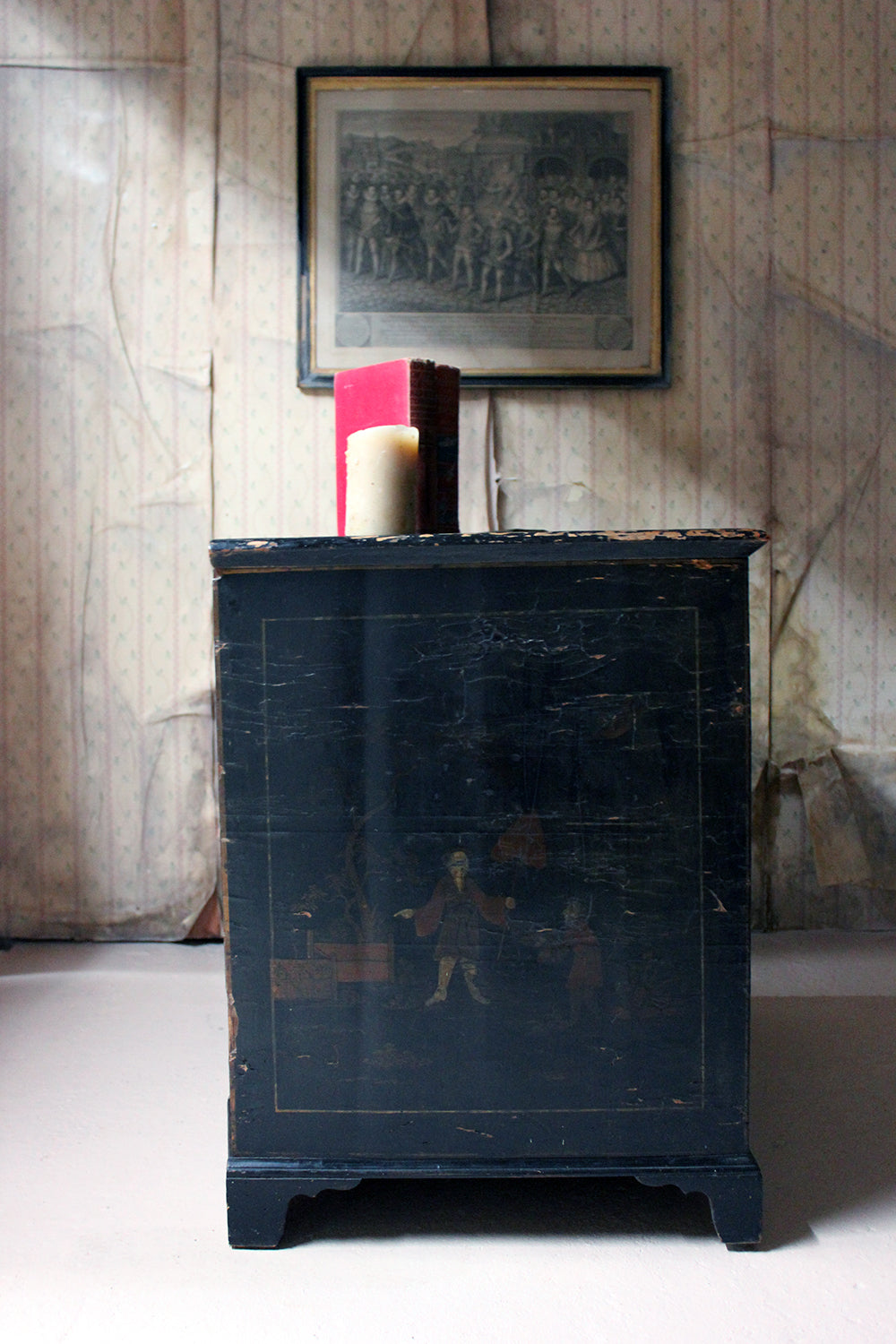 A George III Black Japanned & Chinoiserie Decorated Kneehole Desk c.1790