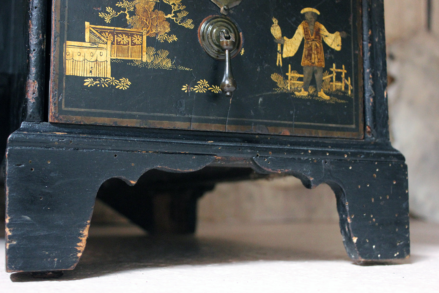 A George III Black Japanned & Chinoiserie Decorated Kneehole Desk c.1790