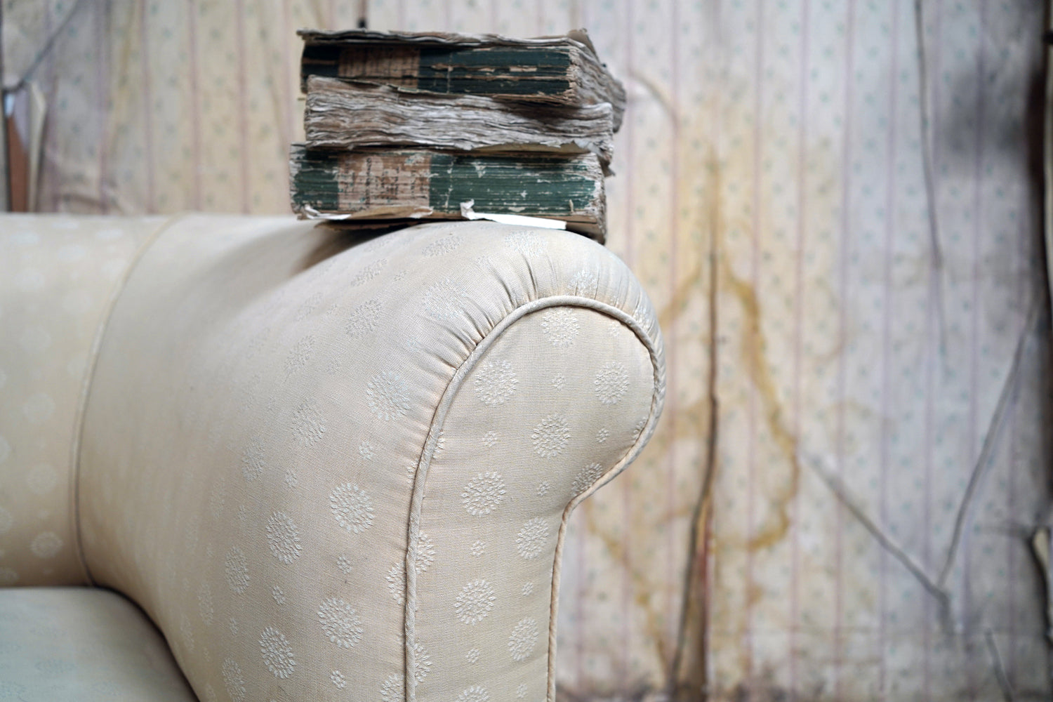 A Good Quality Late Victorian Upholstered Oak Chesterfield Sofa c.1880