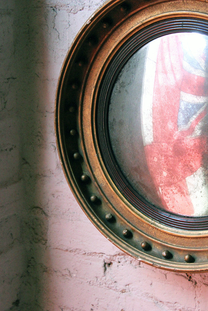 A Decorative Regency Period Giltwood & Gesso Convex Wall Mirror c.1820