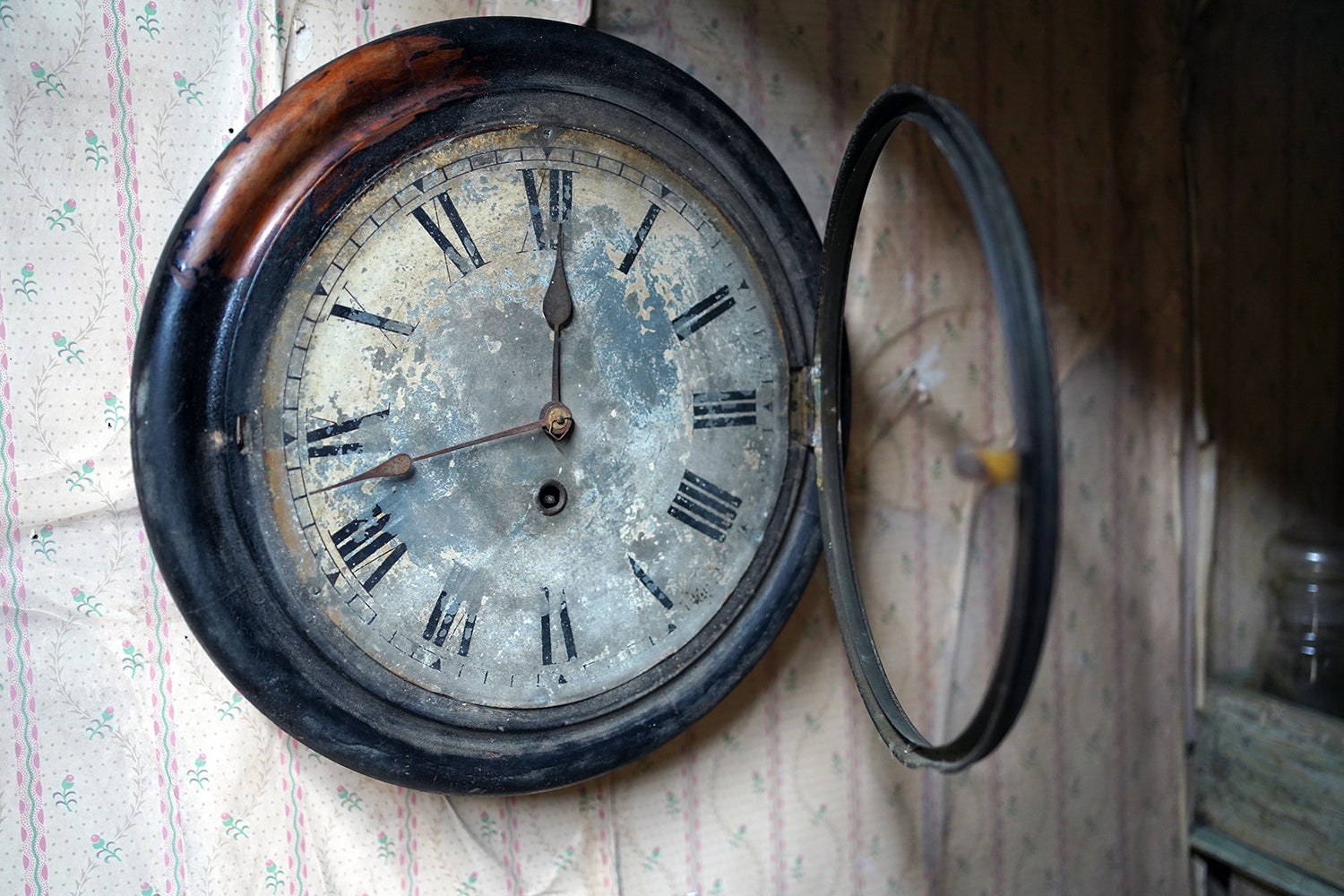 A Decorative Late Victorian Station Wall Clock c.1900