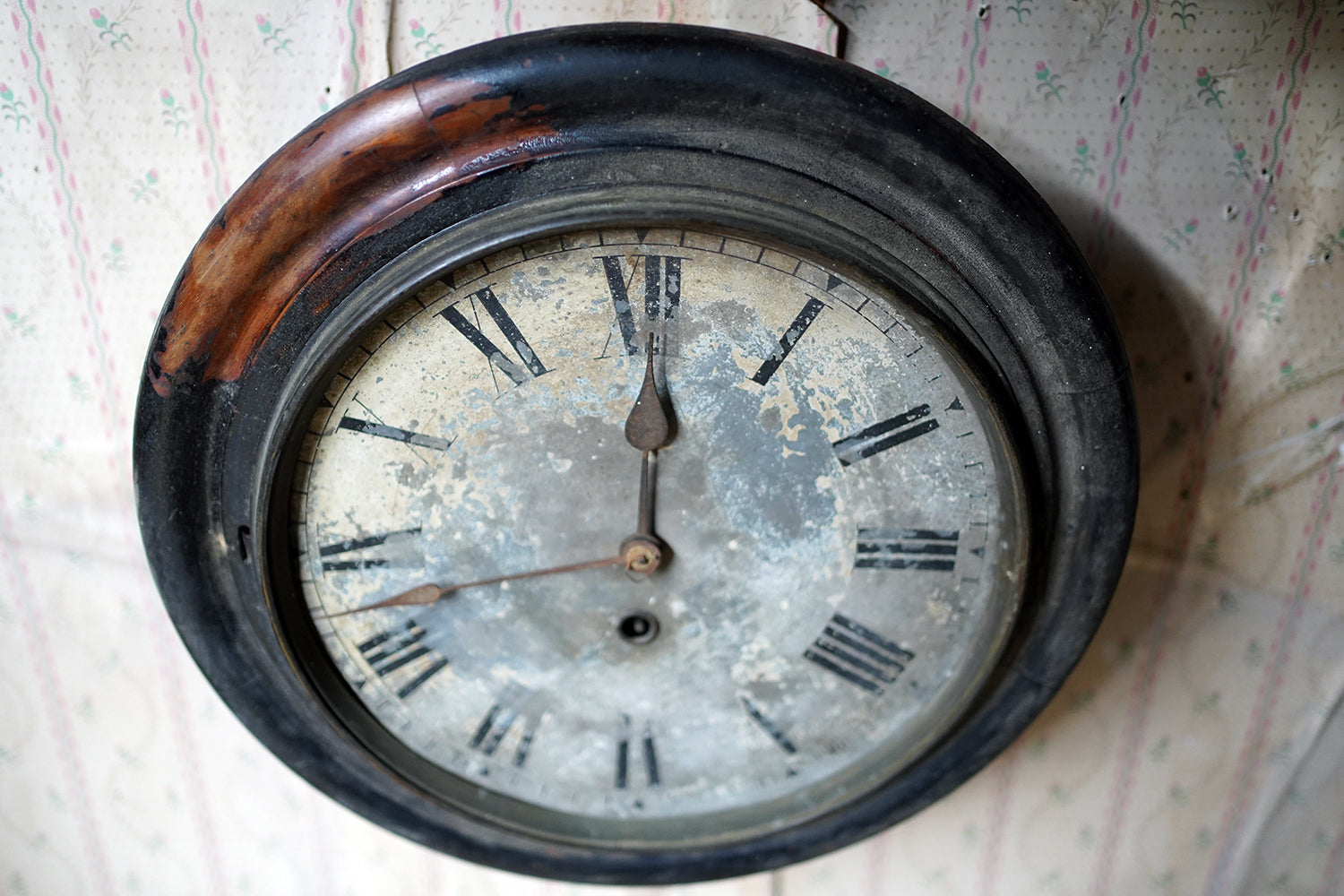 A Decorative Late Victorian Station Wall Clock c.1900