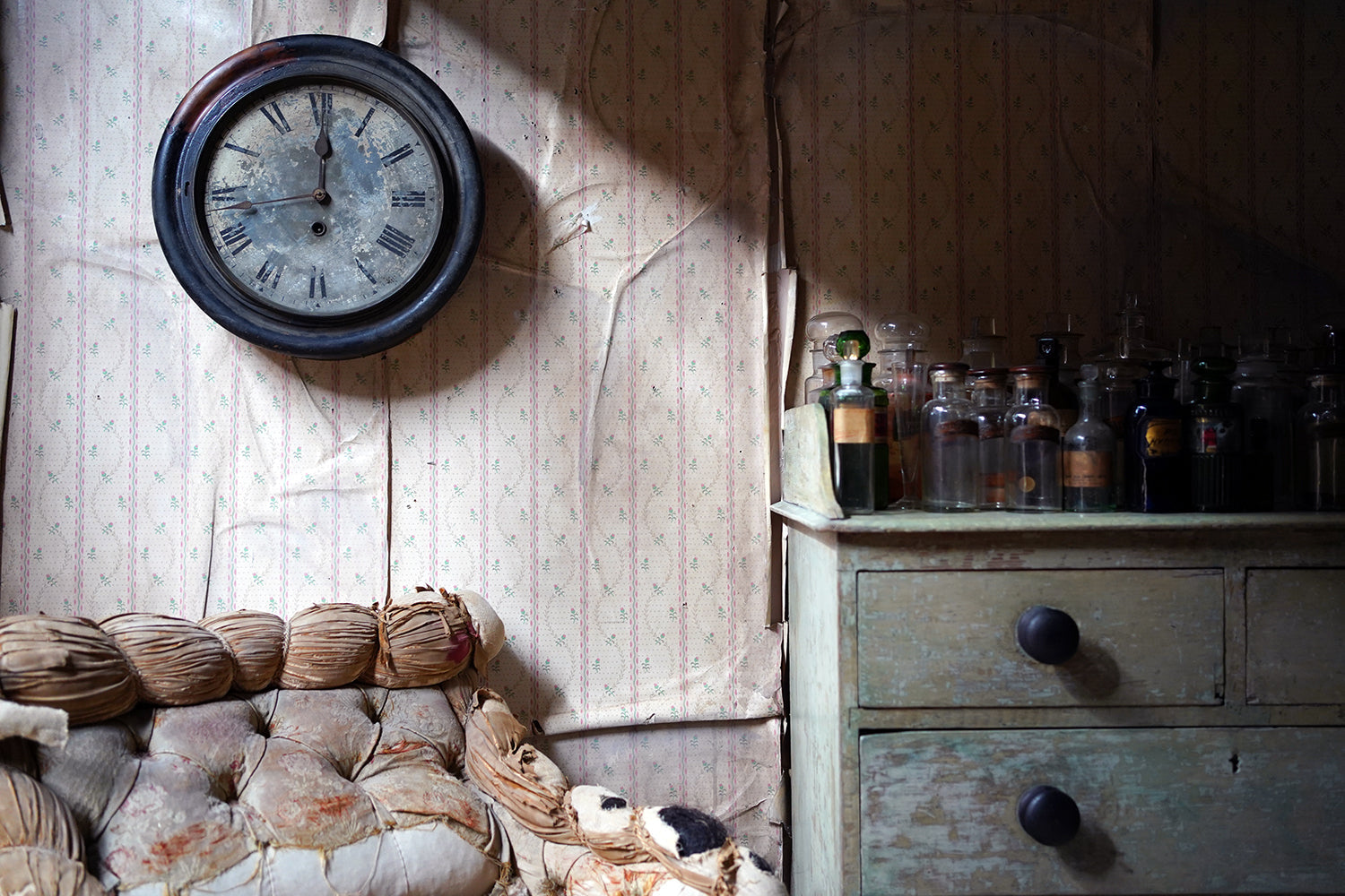 A Decorative Late Victorian Station Wall Clock c.1900