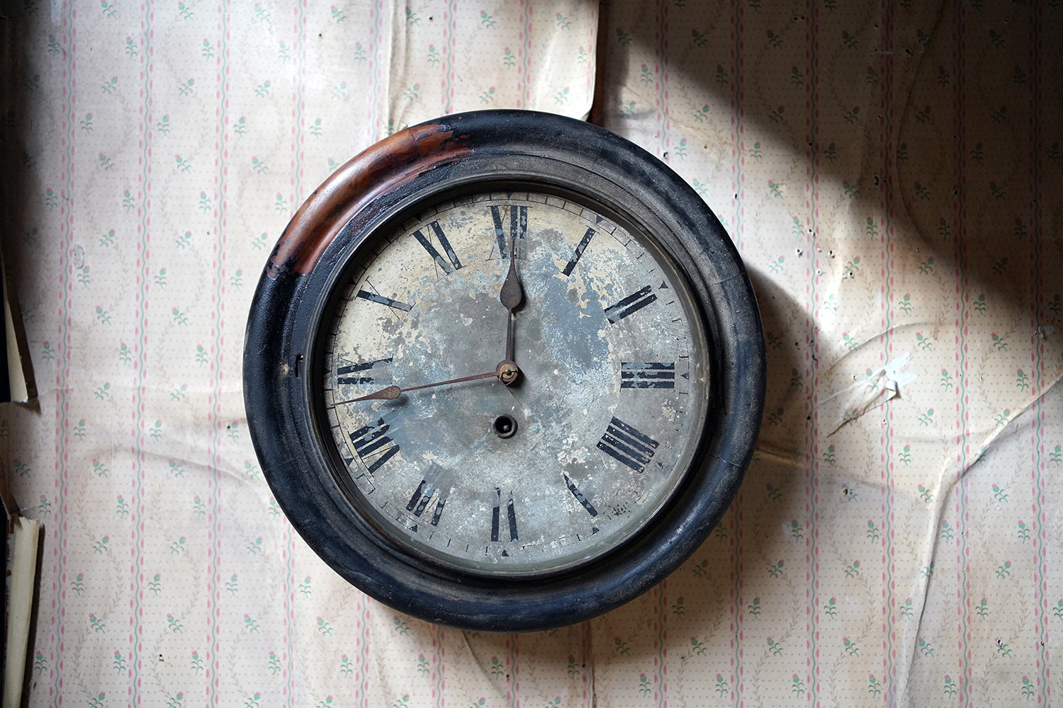 A Decorative Late Victorian Station Wall Clock c.1900