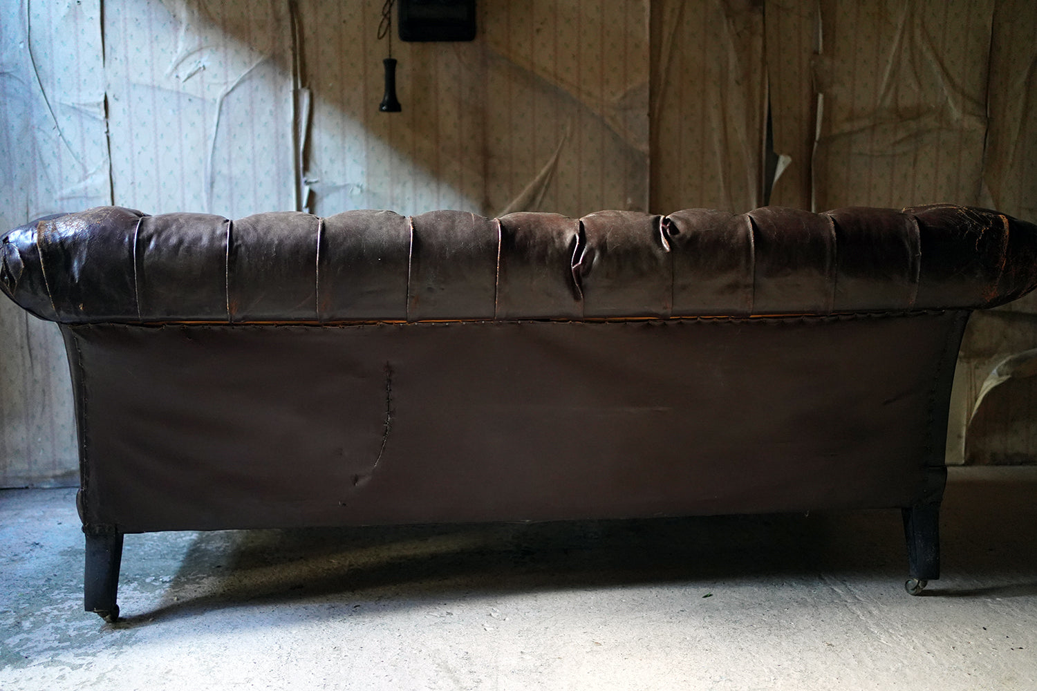 A Good Edwardian Button-Back Leather Upholstered Chesterfield Sofa c.1900