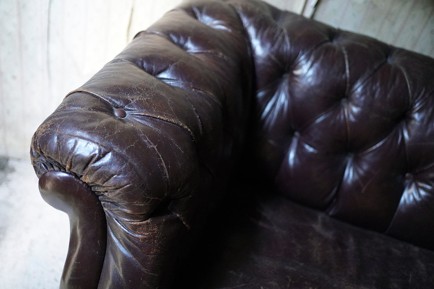 A Good Edwardian Button-Back Leather Upholstered Chesterfield Sofa c.1900