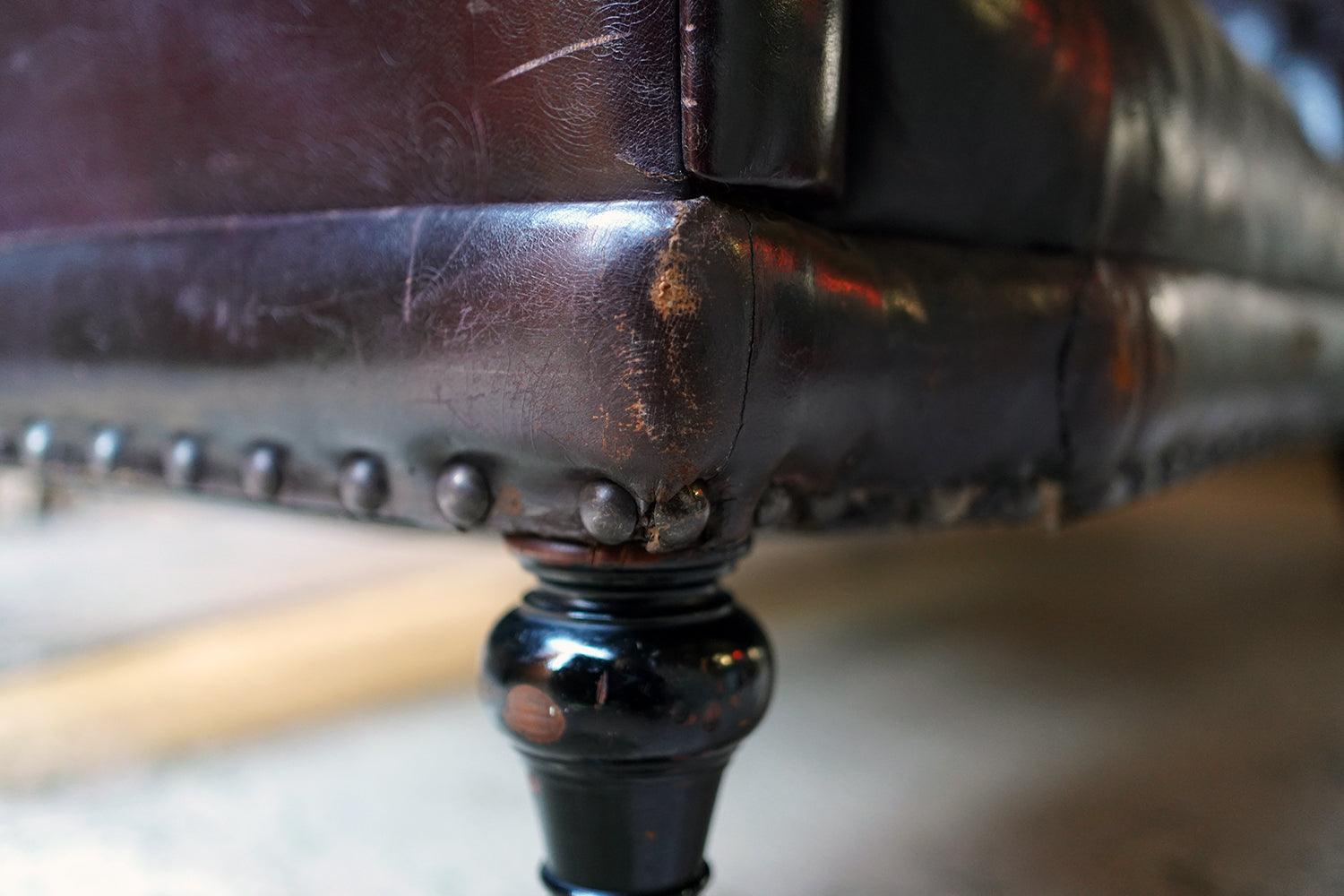 A Good Edwardian Button-Back Leather Upholstered Chesterfield Sofa c.1900