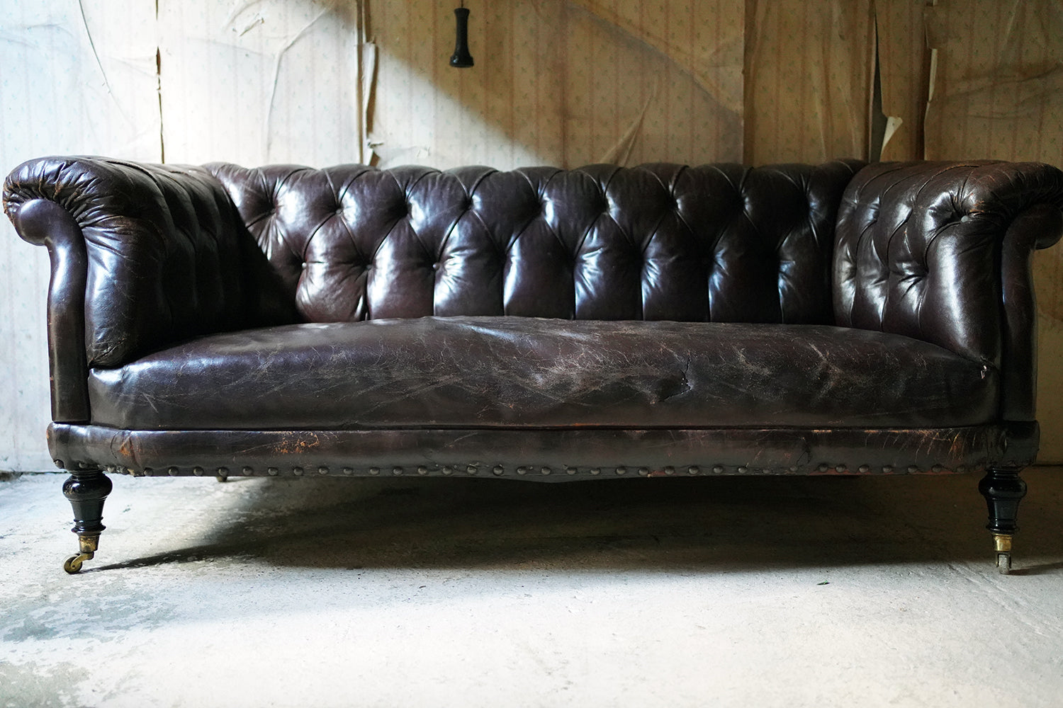 A Good Edwardian Button-Back Leather Upholstered Chesterfield Sofa c.1900