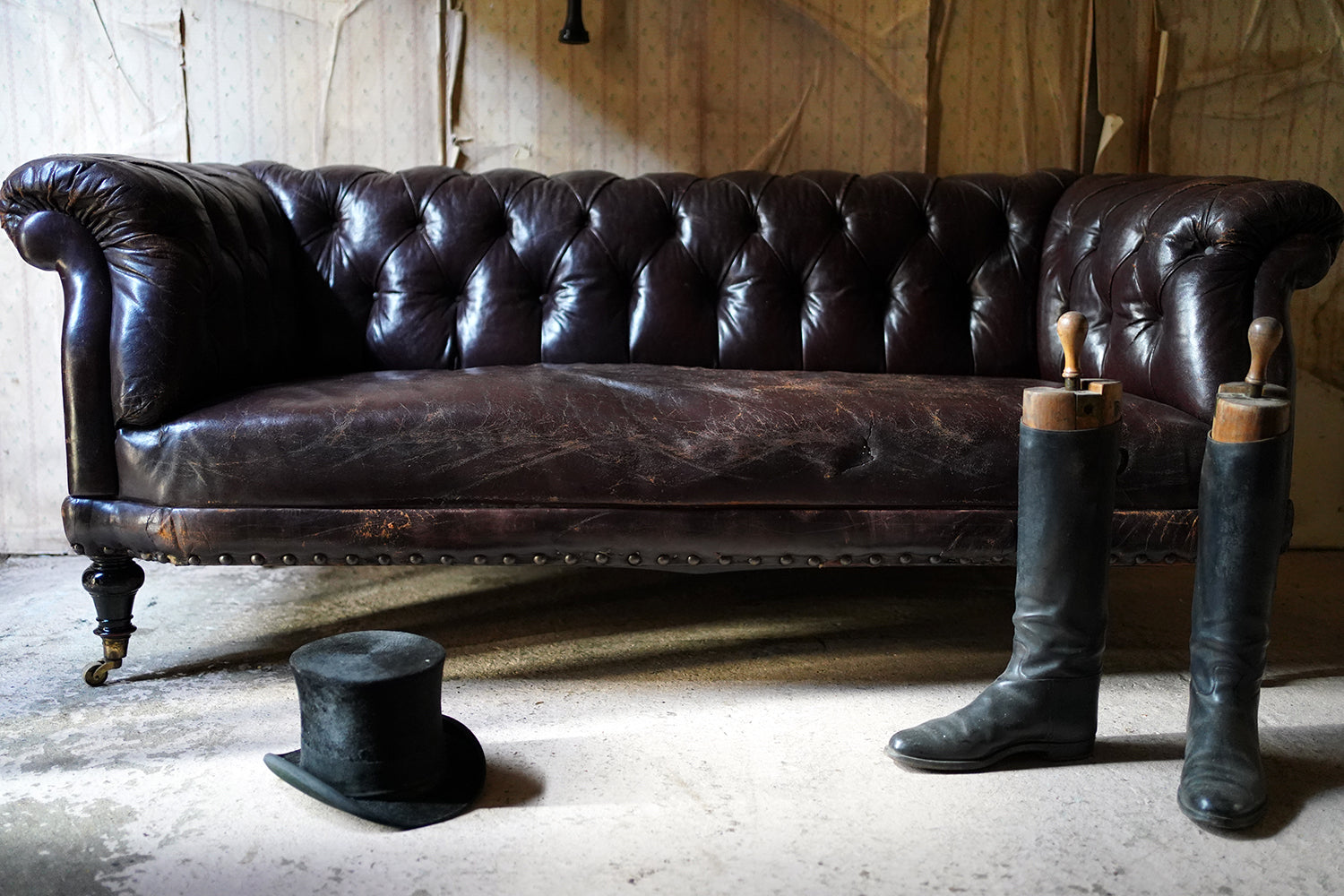 A Good Edwardian Button-Back Leather Upholstered Chesterfield Sofa c.1900