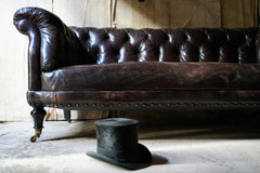 A Good Edwardian Button-Back Leather Upholstered Chesterfield Sofa c.1900