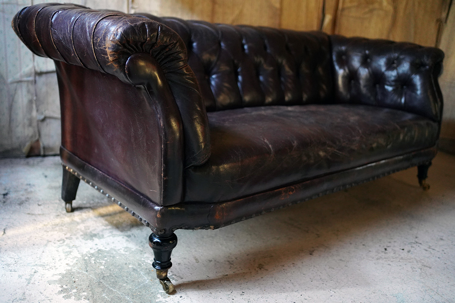 A Good Edwardian Button-Back Leather Upholstered Chesterfield Sofa c.1900