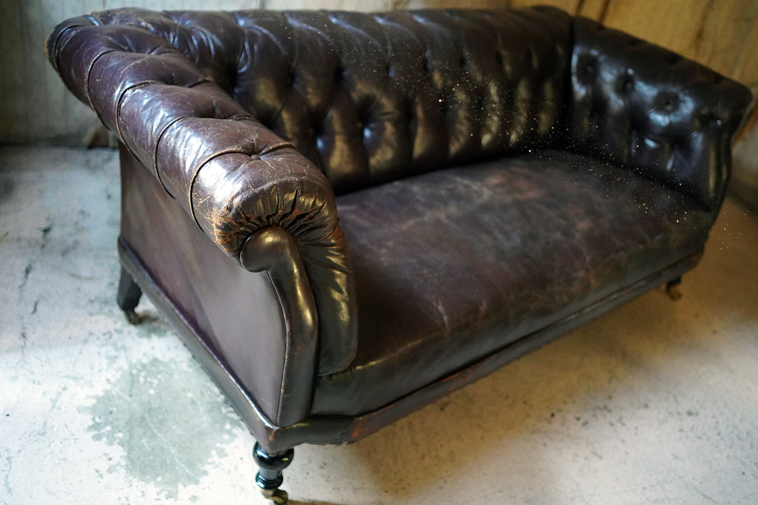 A Good Edwardian Button-Back Leather Upholstered Chesterfield Sofa c.1900