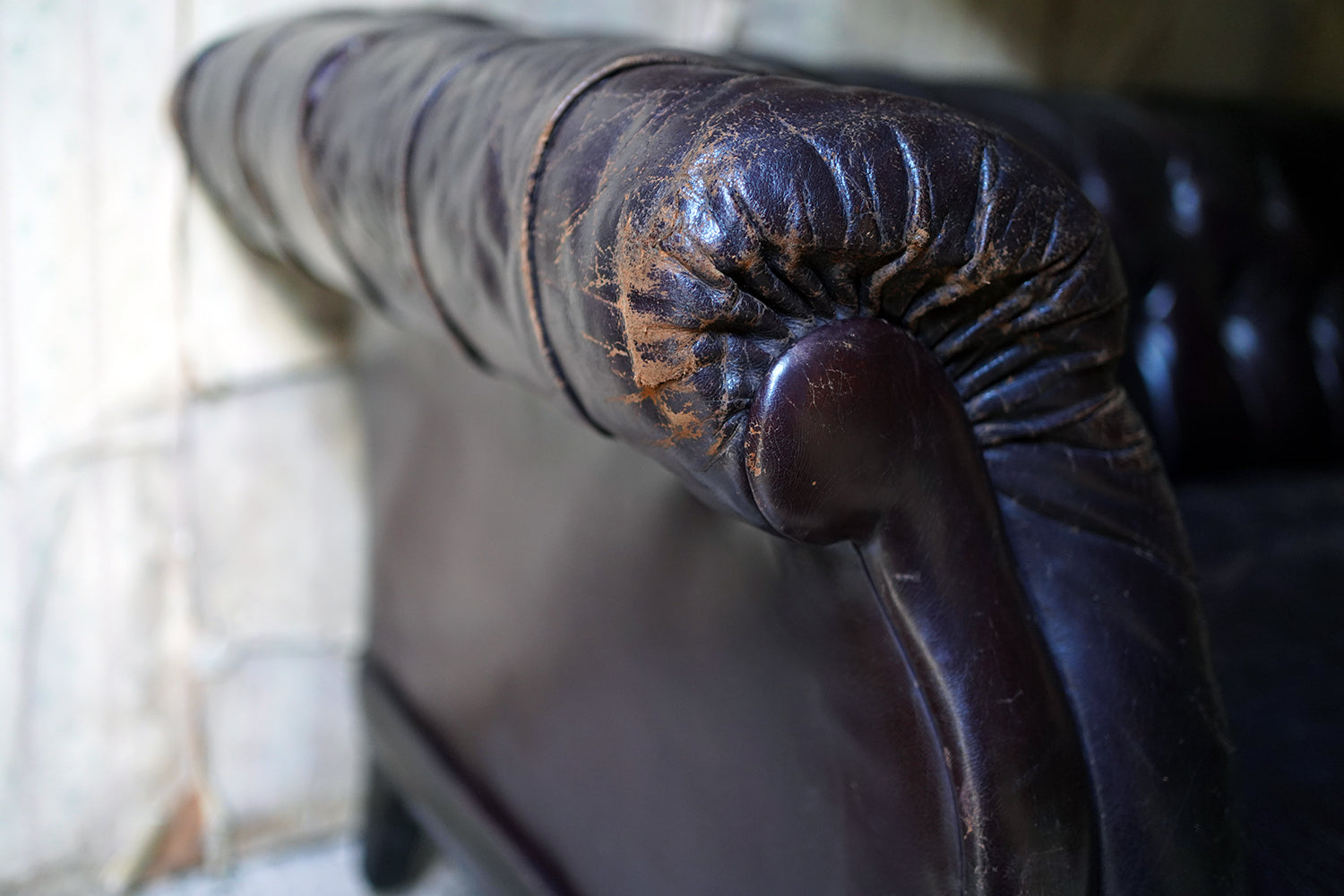 A Good Edwardian Button-Back Leather Upholstered Chesterfield Sofa c.1900