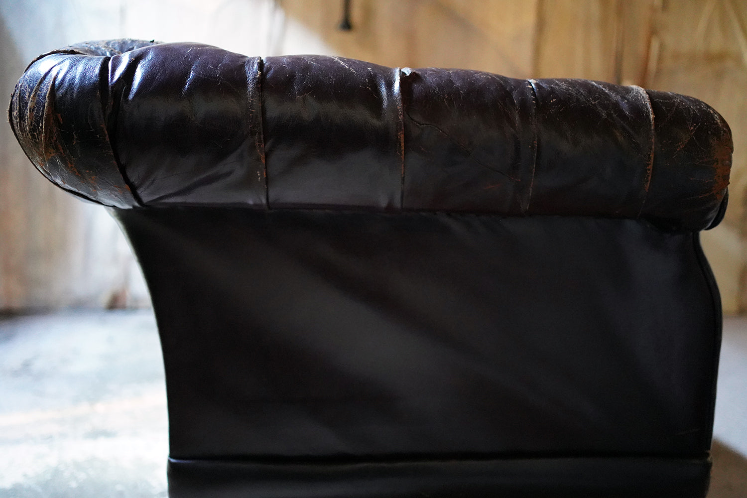 A Good Edwardian Button-Back Leather Upholstered Chesterfield Sofa c.1900