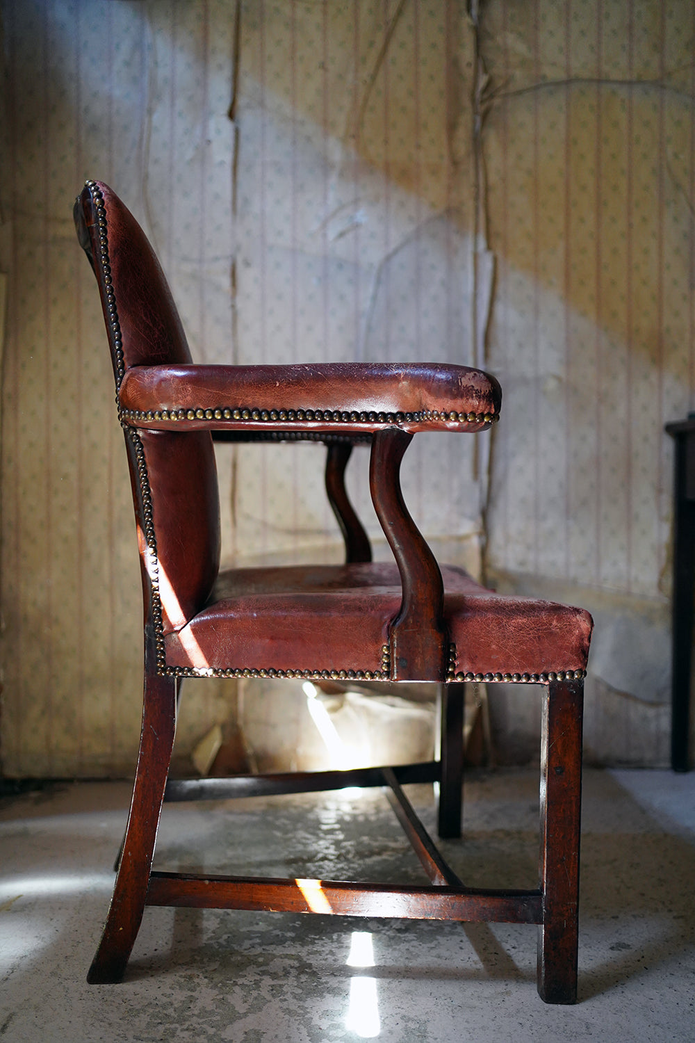 A George III Period Mahogany & Leather Upholstered Open Armchair c.1800
