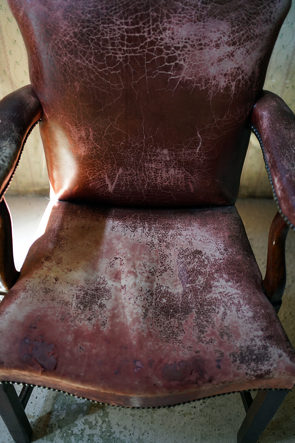 A George III Period Mahogany & Leather Upholstered Open Armchair c.1800