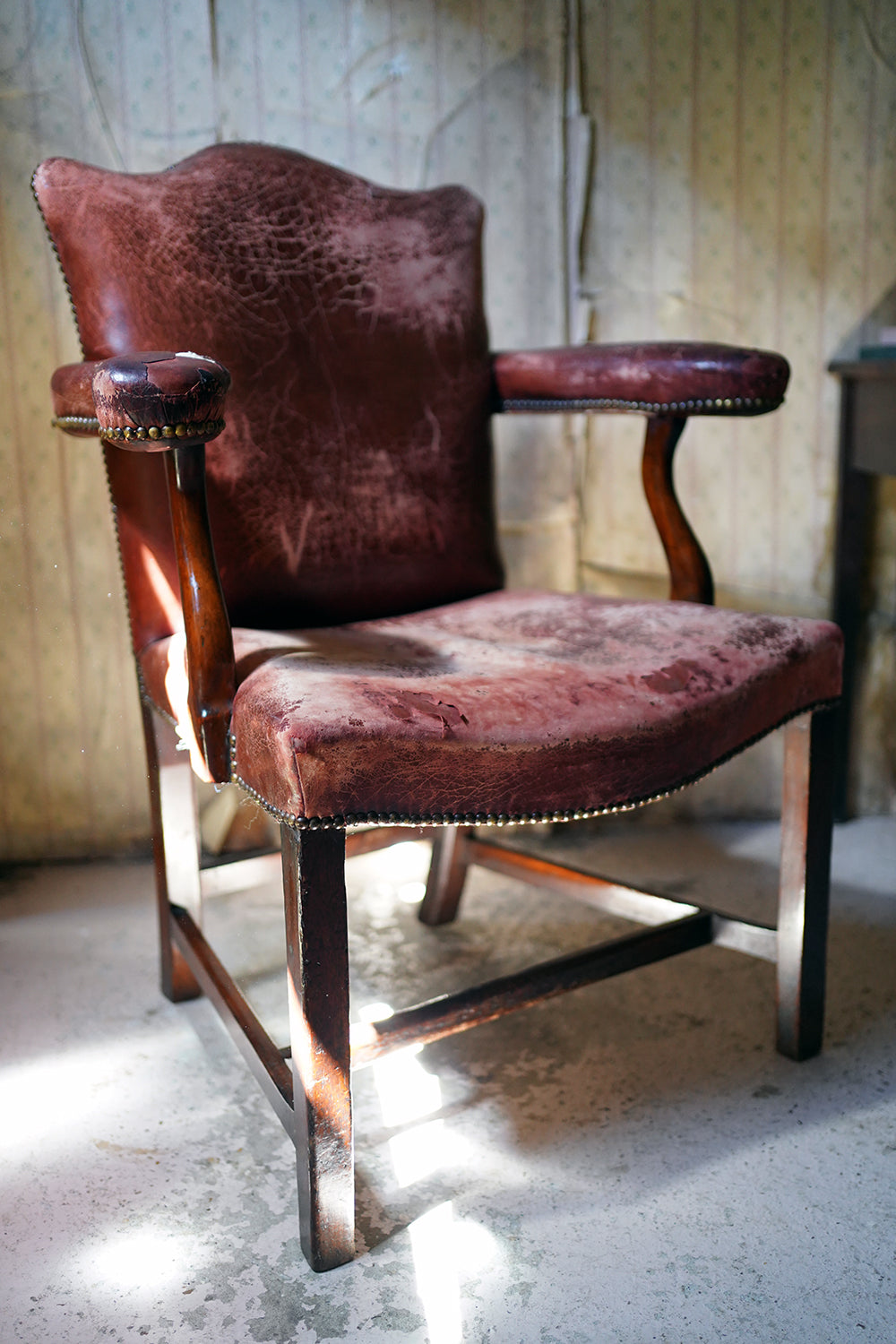 A George III Period Mahogany & Leather Upholstered Open Armchair c.1800