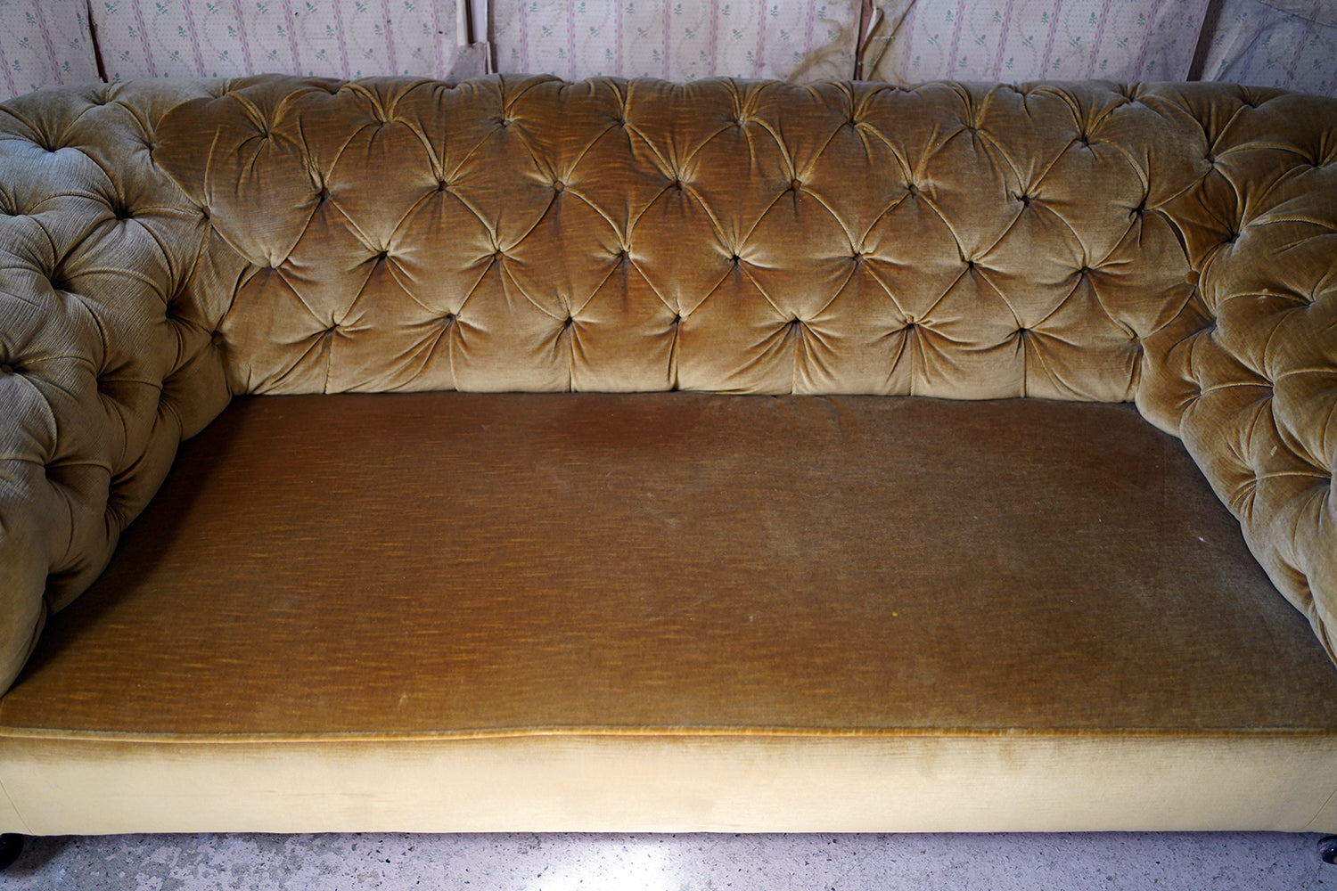 A Gold Velvet Button-Back Upholstered Victorian Chesterfield Sofa c.1880