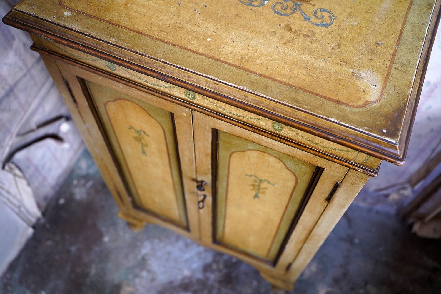 A Early/Mid 20thC Italian Painted Pine Neoclassical Revival Pedestal Cabinet