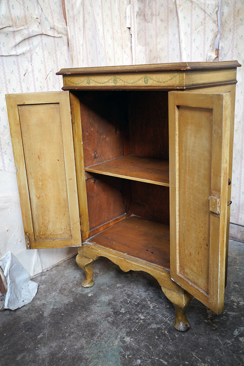 A Early/Mid 20thC Italian Painted Pine Neoclassical Revival Pedestal Cabinet