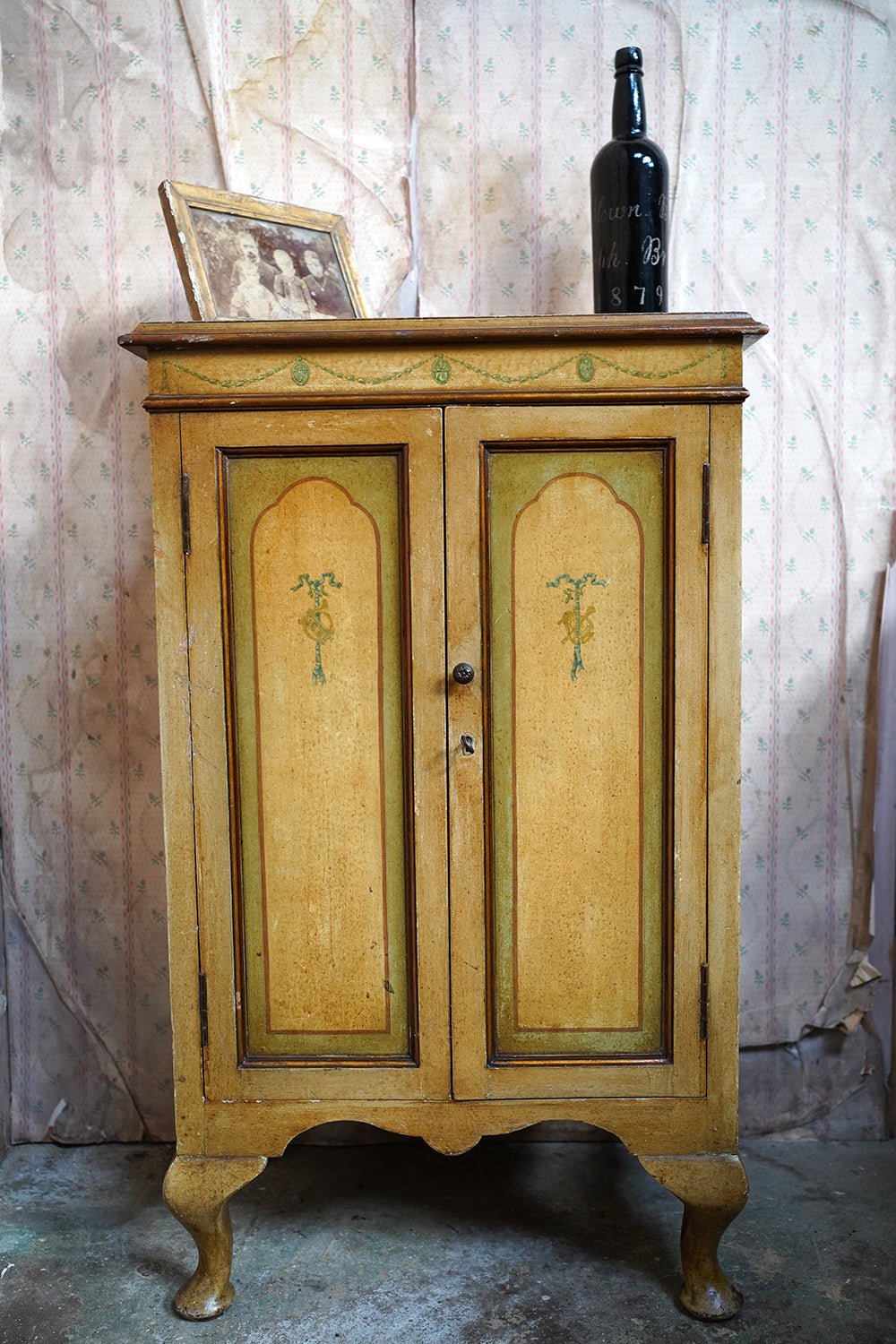 A Early/Mid 20thC Italian Painted Pine Neoclassical Revival Pedestal Cabinet
