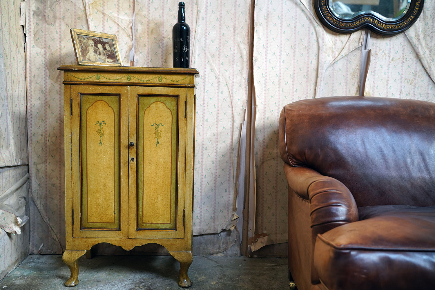 A Early/Mid 20thC Italian Painted Pine Neoclassical Revival Pedestal Cabinet