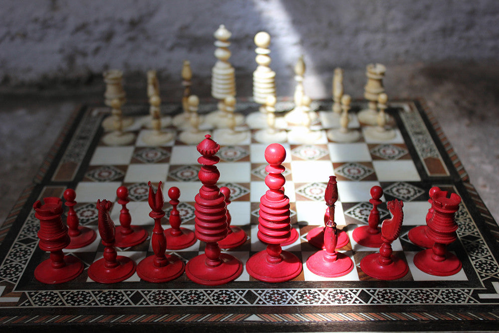 A Good English 'Washington' Pattern Turned Ivory Chess Set c.1800-20