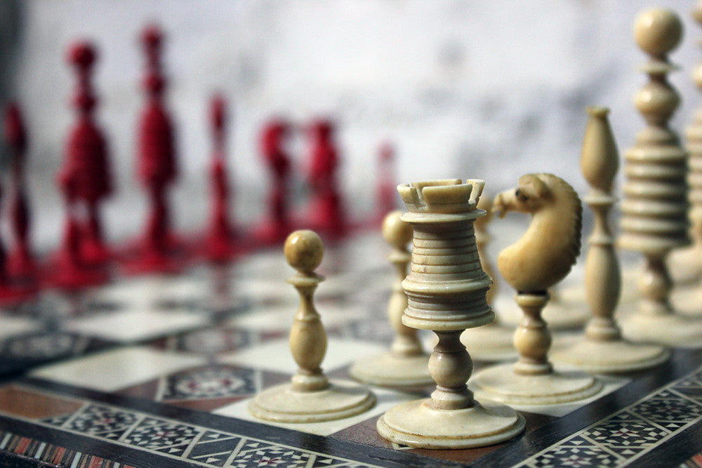 A Good English 'Washington' Pattern Turned Ivory Chess Set c.1800-20