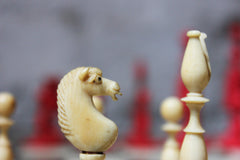 A Good English 'Washington' Pattern Turned Ivory Chess Set c.1800-20