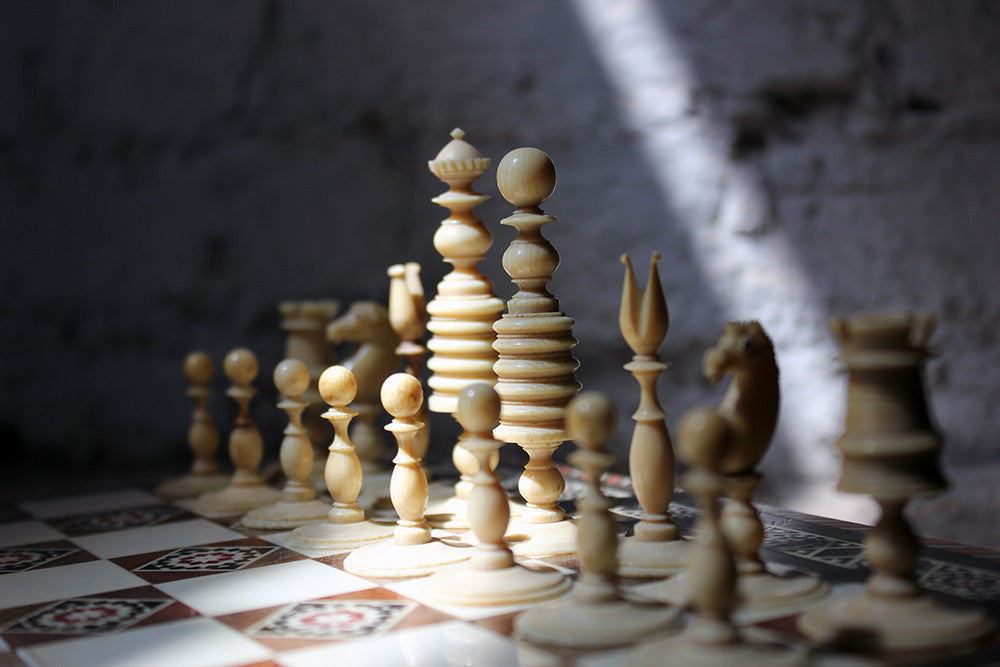 A Good English 'Washington' Pattern Turned Ivory Chess Set c.1800-20