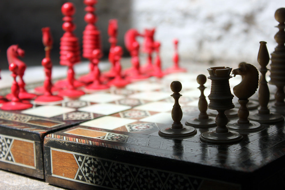 A Good English 'Washington' Pattern Turned Ivory Chess Set c.1800-20