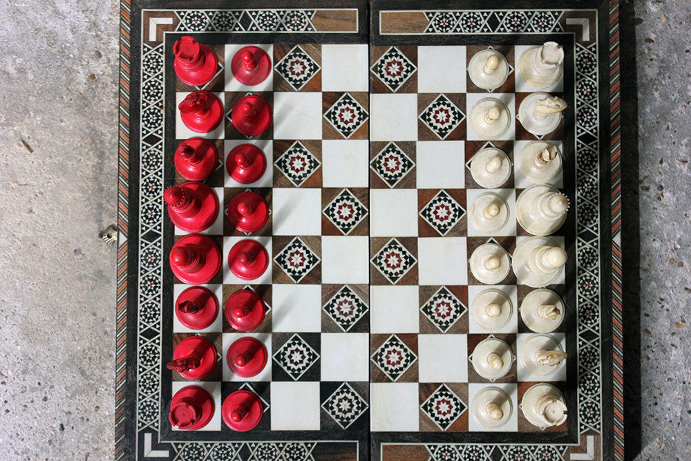 A Good English 'Washington' Pattern Turned Ivory Chess Set c.1800-20
