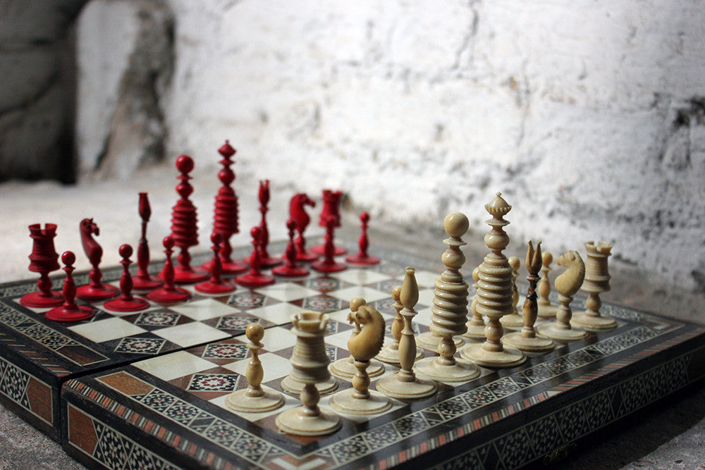 A Good English 'Washington' Pattern Turned Ivory Chess Set c.1800-20