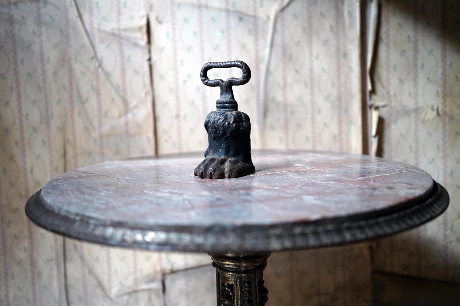 A Good 19thC Lions Paw Cast Iron Doorstop c.1820-40