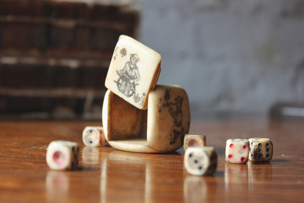A Fine c.1880 Carved Bone Scrimshaw Sailors Dice Holder & Dice