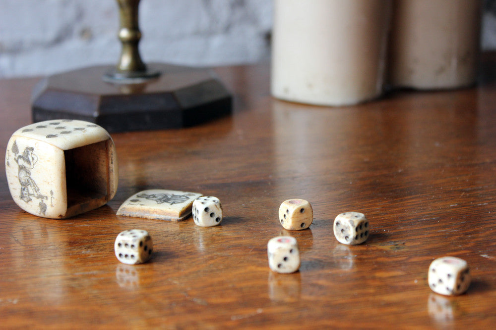 A Fine c.1880 Carved Bone Scrimshaw Sailors Dice Holder & Dice