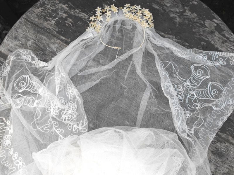 A Beautiful 1940s Vintage Bridal Ivory Net Veil & Wax Flower Headdress