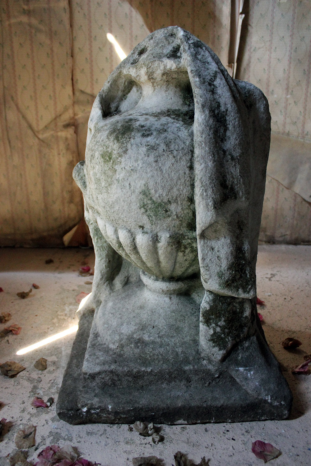 A Carved White Marble George III Period Funerary Urn c.1800