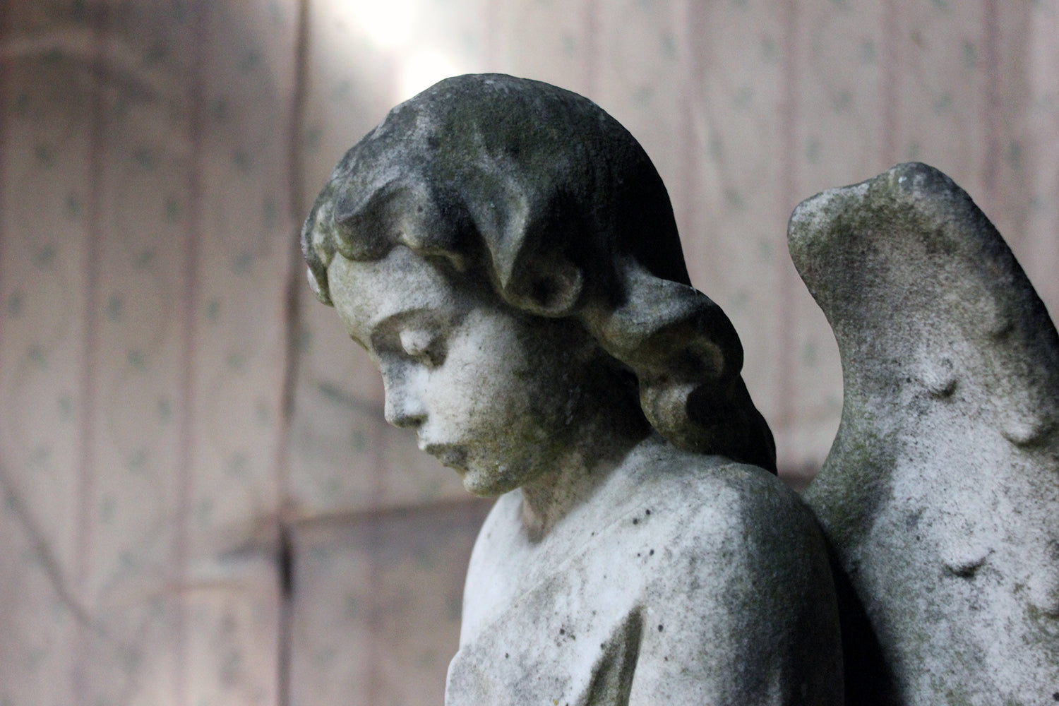 A Finely Carved 19thC White Marble Graveyard Monument of An Angel c.1870