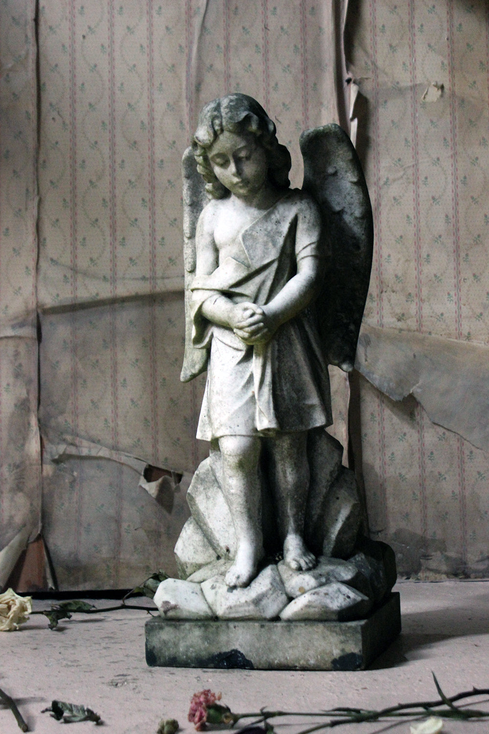 A Finely Carved 19thC White Marble Graveyard Monument of An Angel c.1870