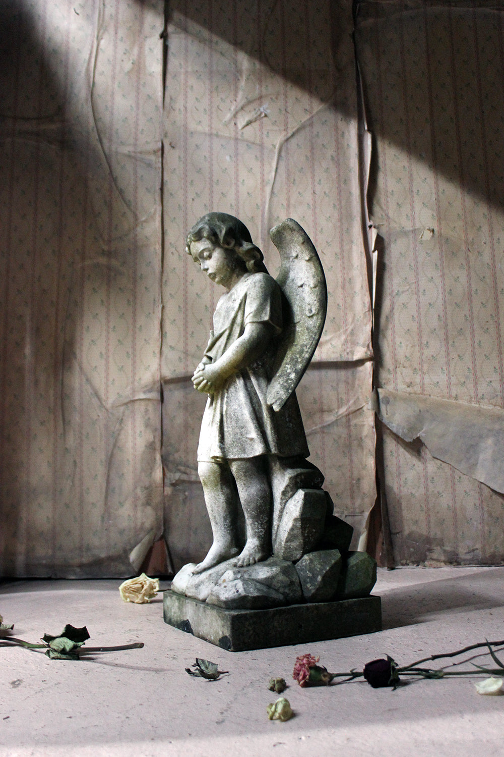 A Finely Carved 19thC White Marble Graveyard Monument of An Angel c.1870