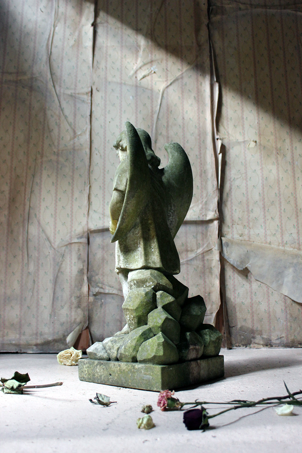 A Finely Carved 19thC White Marble Graveyard Monument of An Angel c.1870