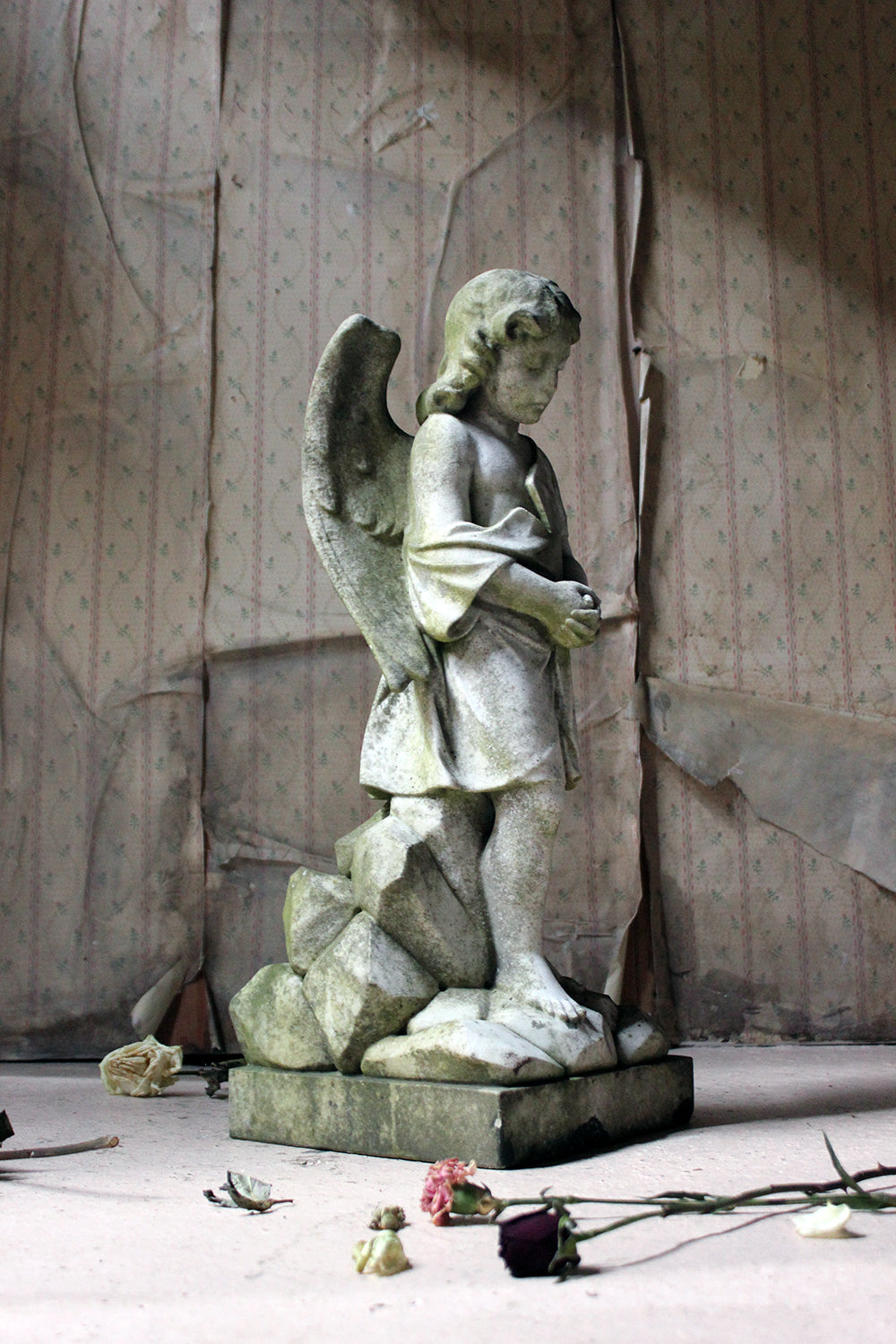 A Finely Carved 19thC White Marble Graveyard Monument of An Angel c.1870