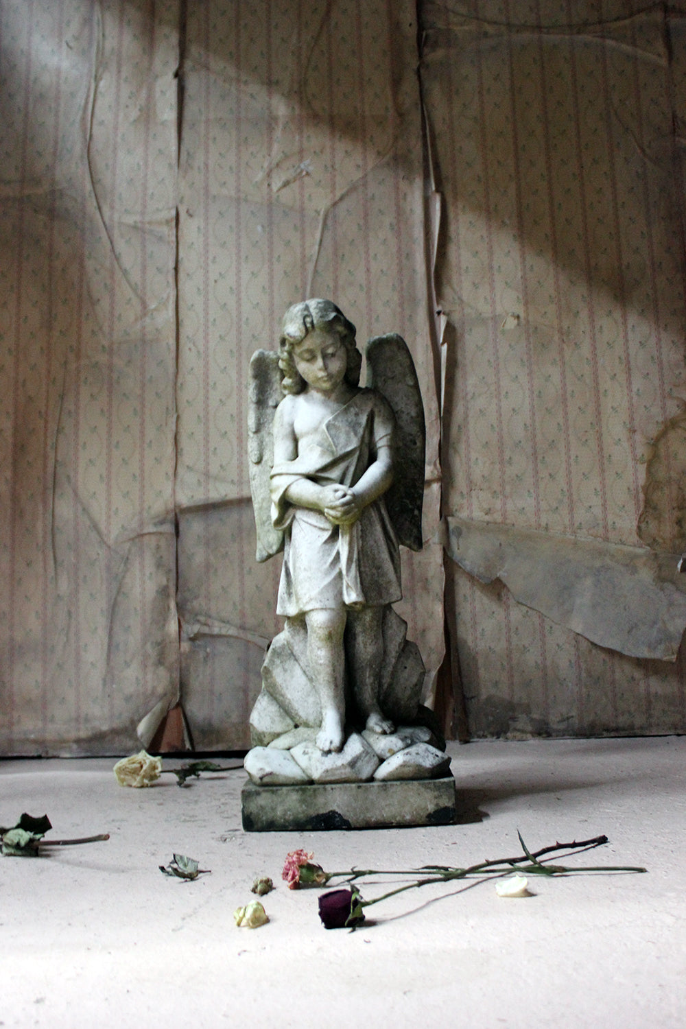 A Finely Carved 19thC White Marble Graveyard Monument of An Angel c.1870