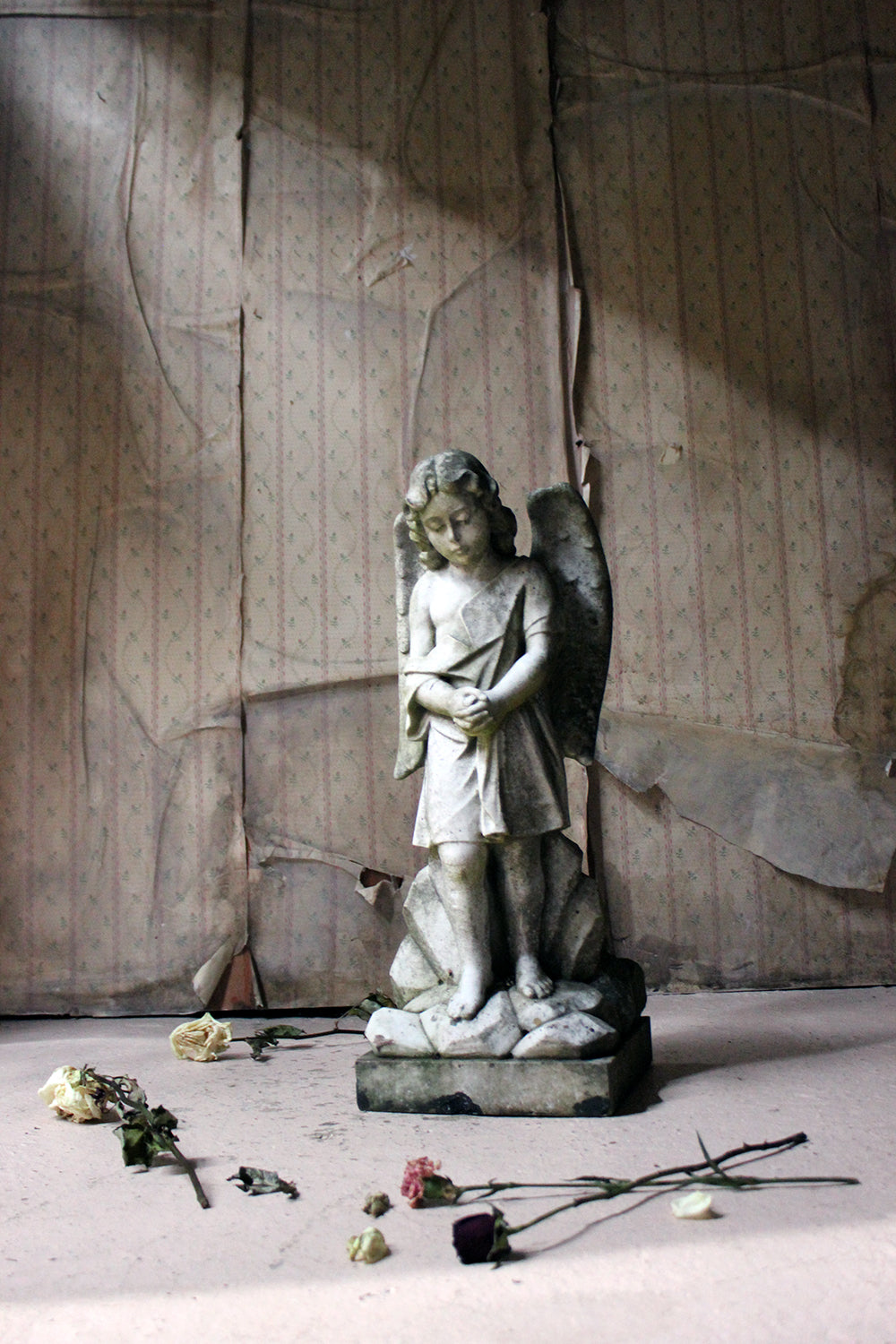 A Finely Carved 19thC White Marble Graveyard Monument of An Angel c.1870