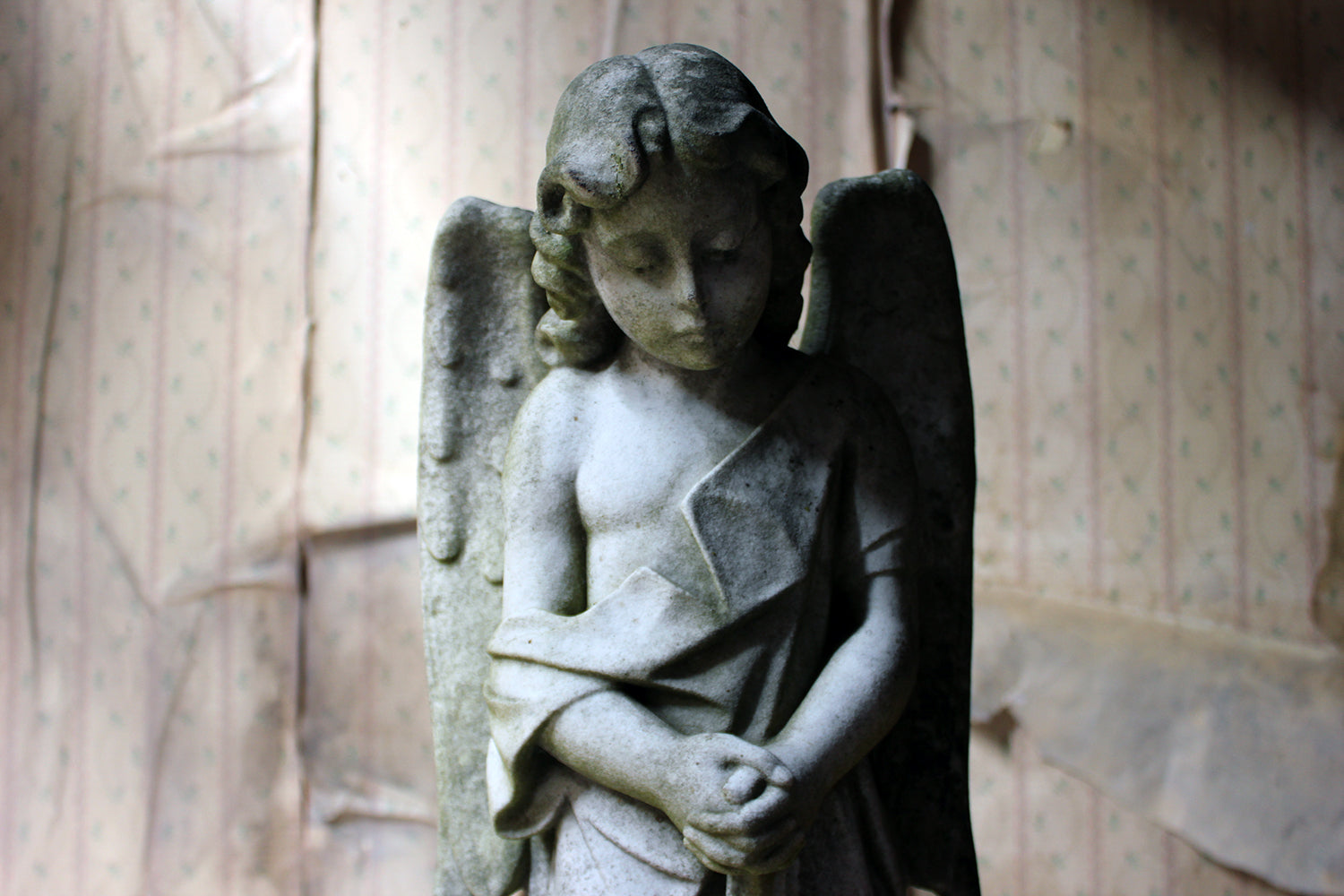 A Finely Carved 19thC White Marble Graveyard Monument of An Angel c.1870