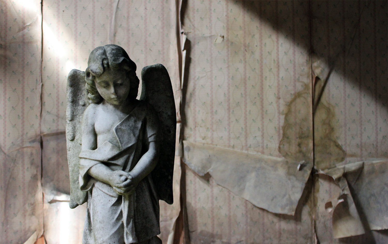A Finely Carved 19thC White Marble Graveyard Monument of An Angel c.1870