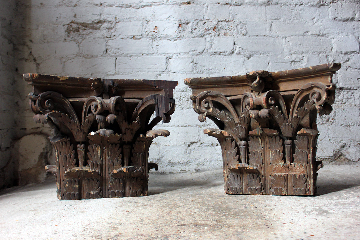 A Decorative Pair of Carved Pine, Plaster & Gesso Painted Corinthian Capital Wall Brackets c.1800